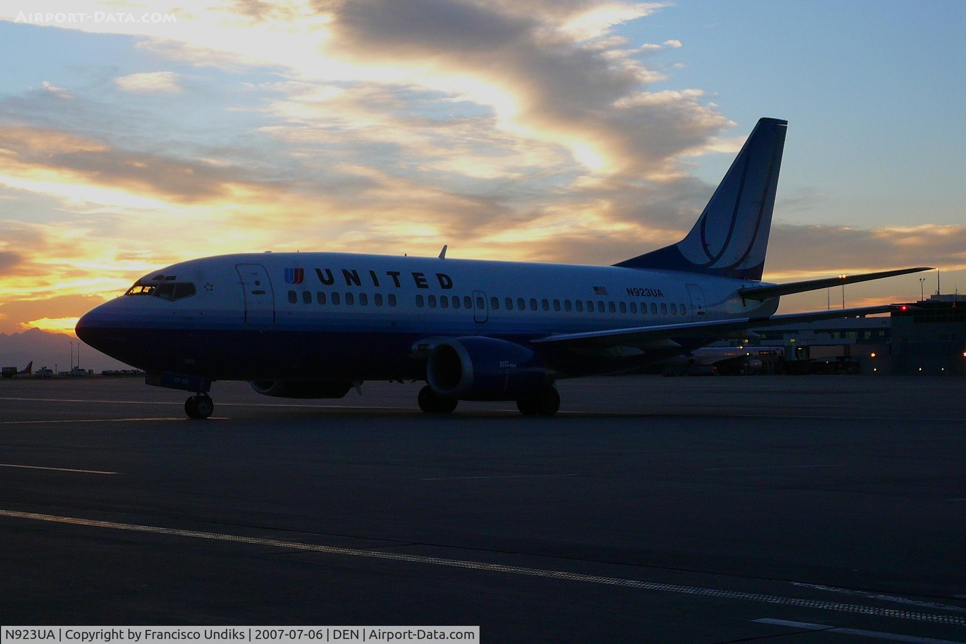 N923UA, 1992 Boeing 737-522 C/N 26643, United Airlines 737-500