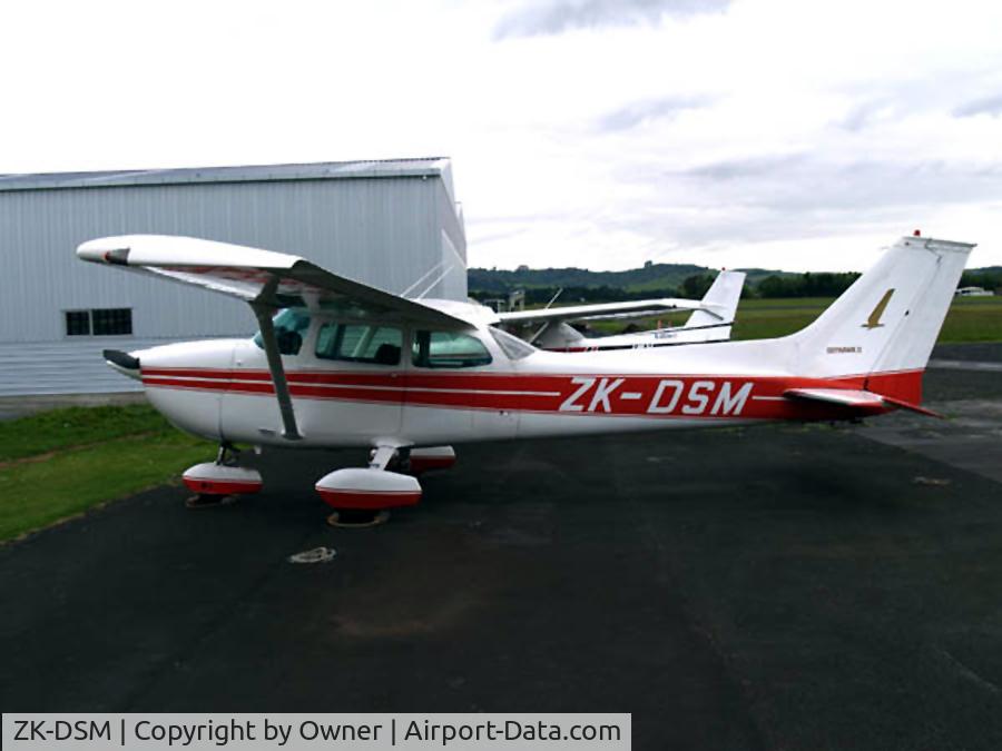 ZK-DSM, Cessna 172M C/N 17262374, Papakura