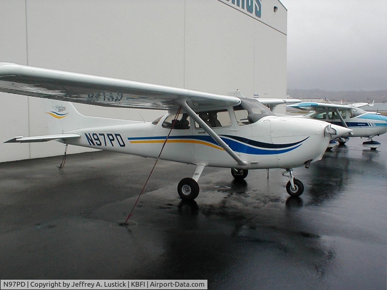 N97PD, 2000 Cessna 172S C/N 172S8392, N97PD at KBFI