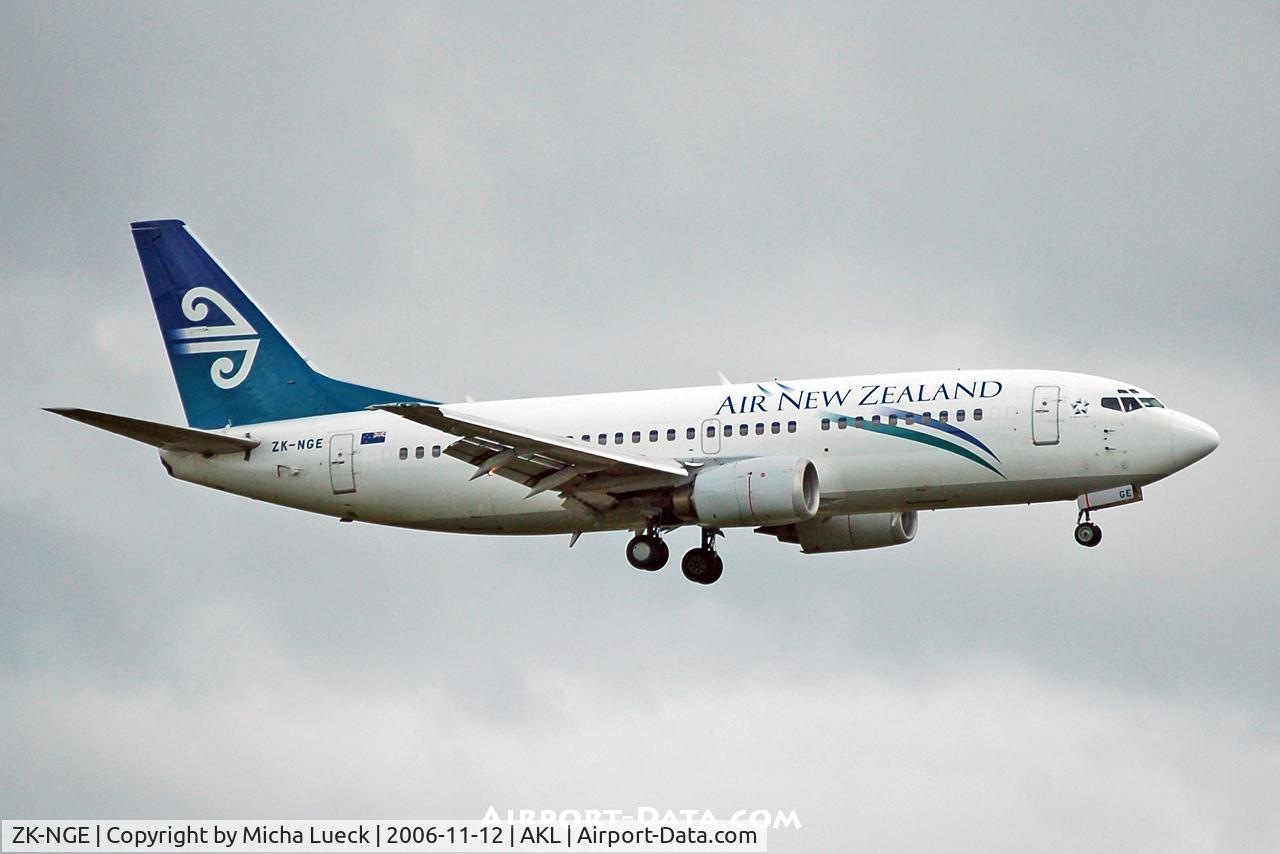 ZK-NGE, 1998 Boeing 737-3U3 C/N 28733, On approach to Auckland