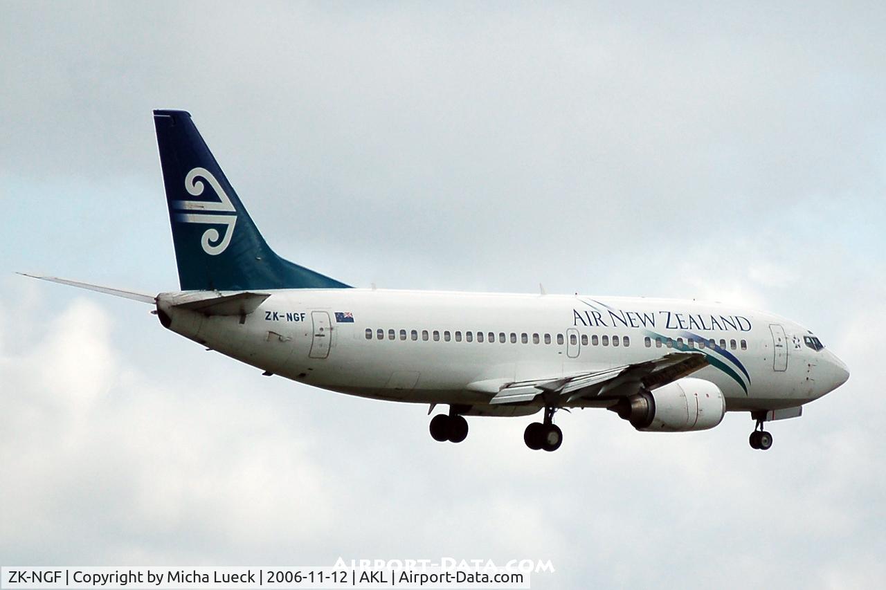 ZK-NGF, 1998 Boeing 737-3U3 C/N 28734, on finals at Auckland