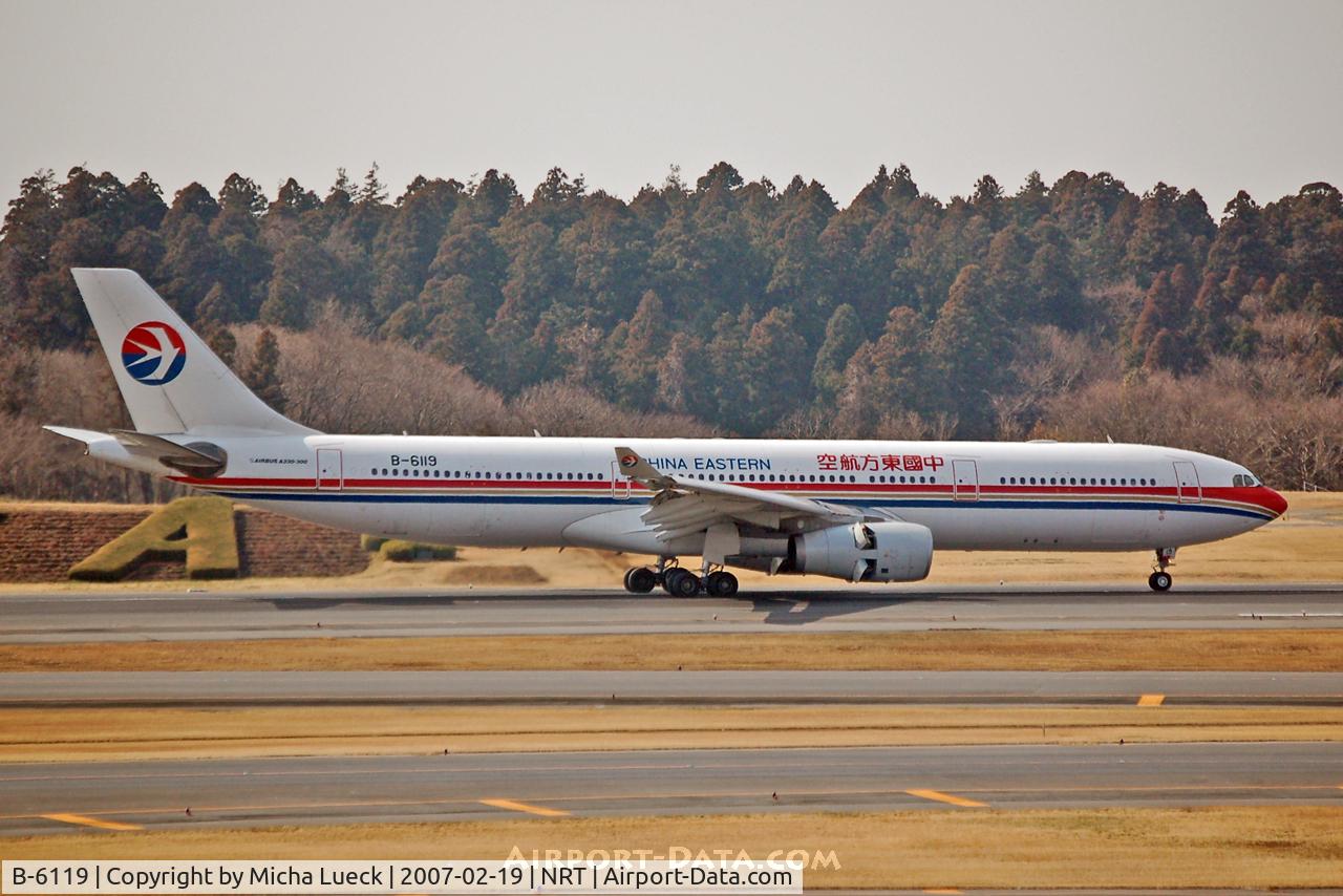 B-6119, 2005 Airbus A330-343X C/N 713, Just touched down, thrust reversers deployed