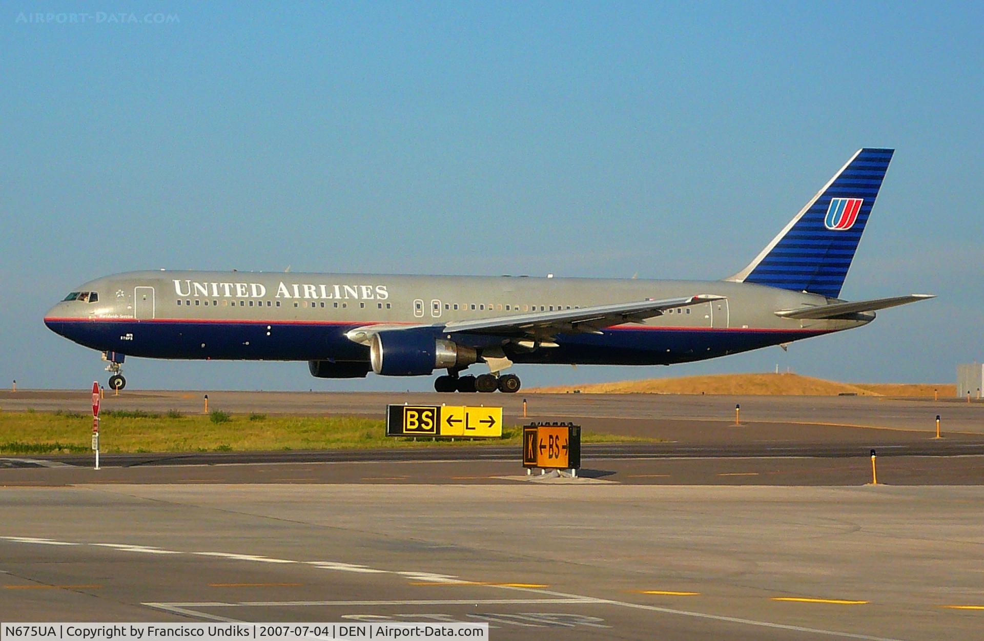 N675UA, 2000 Boeing 767-322 C/N 29243, United Airlines 767-300. On taxiway Mike.