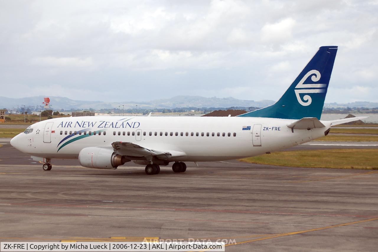 ZK-FRE, 1998 Boeing 737-3U3 C/N 28742, Taxiing to the gate