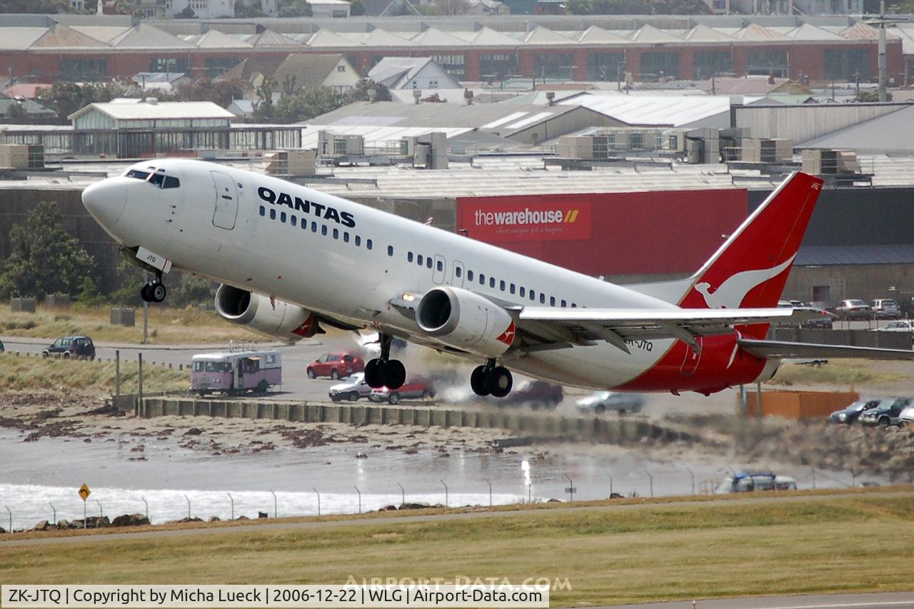 ZK-JTQ, 1992 Boeing 737-476 C/N 24442, Climbing out of Wellington