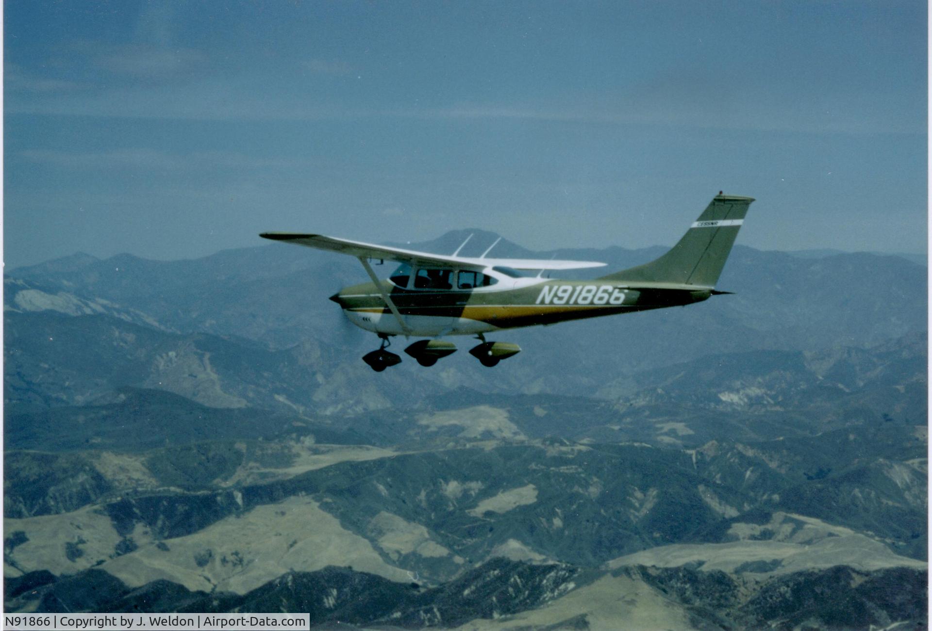 N91866, 1969 Cessna 182M Skylane C/N 18259939, 866 in flight