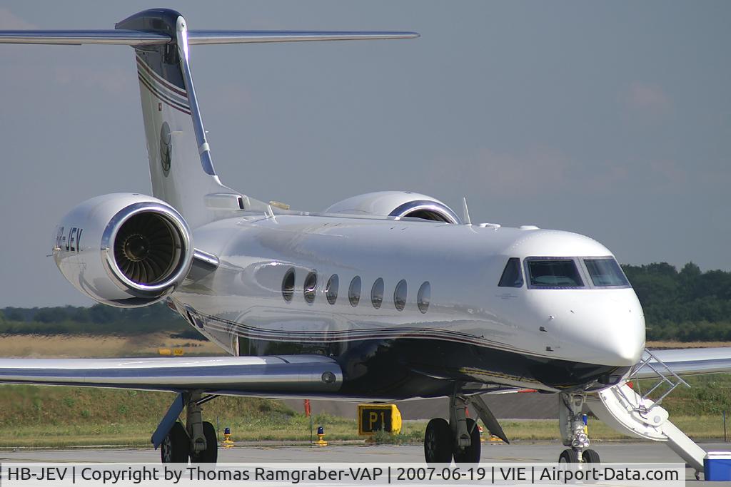 HB-JEV, 2004 Gulfstream Aerospace GV-SP (G550) C/N 5040, G5 Executive Gulfstream 5