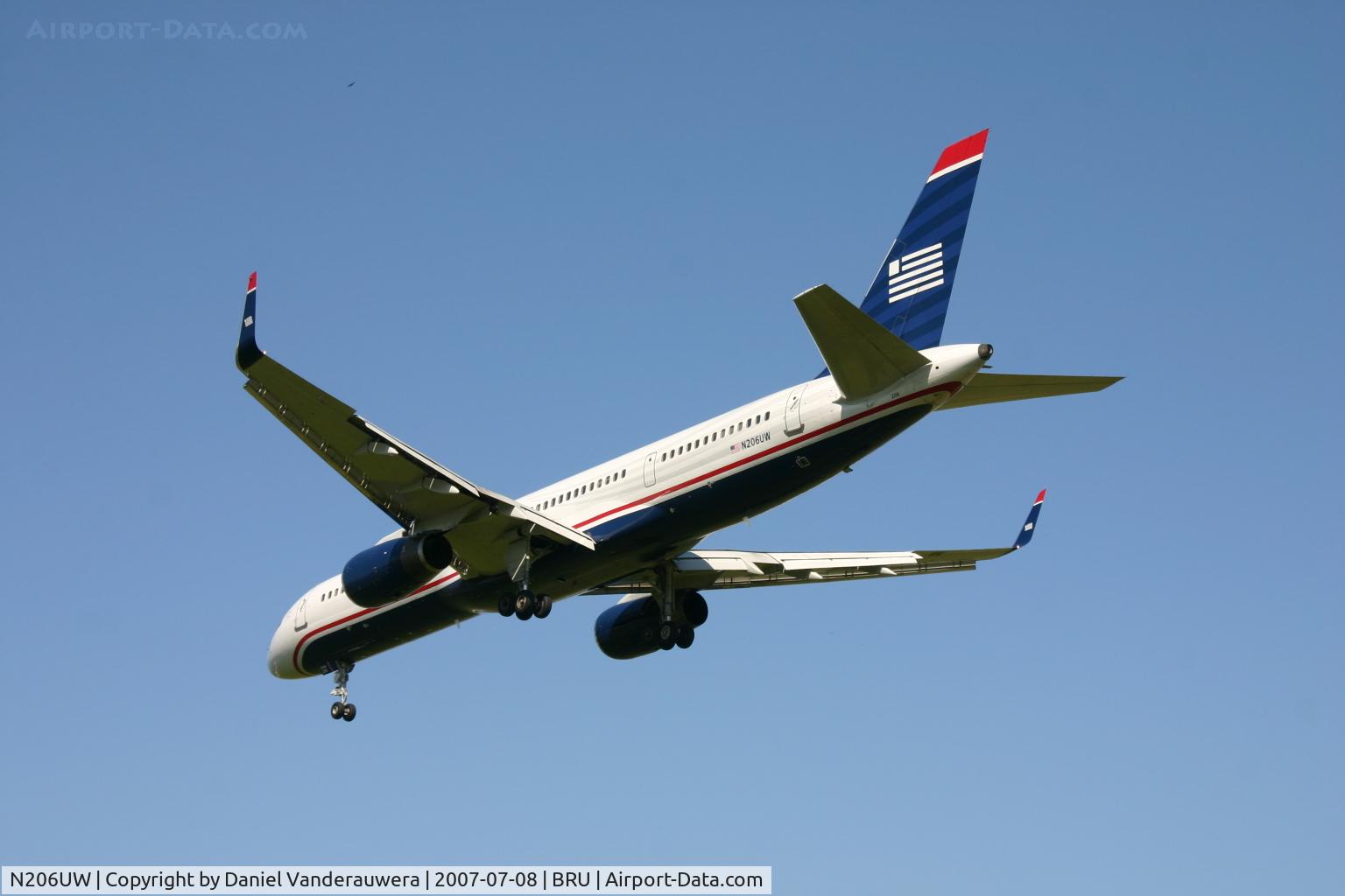 N206UW, 1995 Boeing 757-2B7 C/N 27808, flight  US750 is descending to rwy 25R