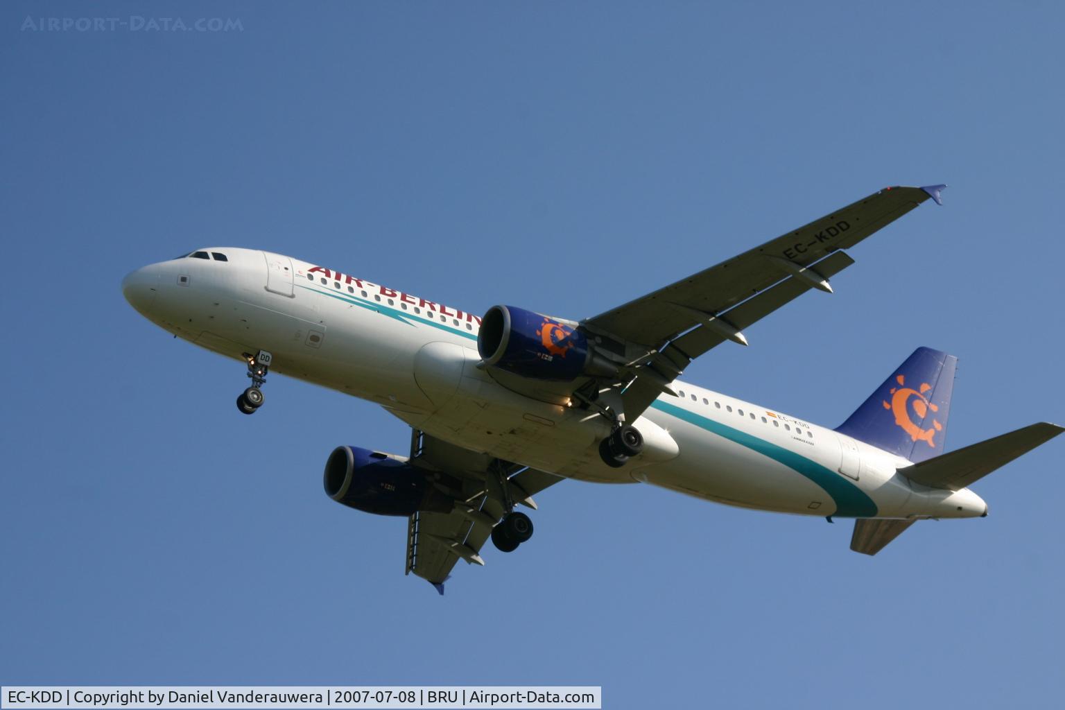 EC-KDD, 2002 Airbus A320-214 C/N 1767, new livery -  descending to rwy 25R