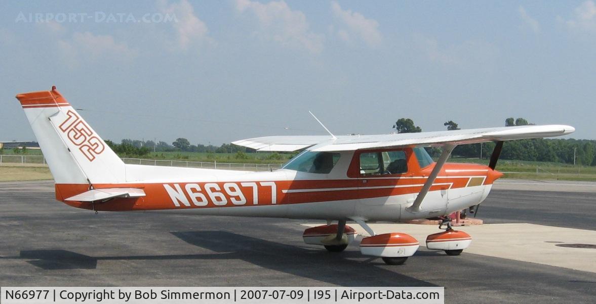 N66977, 1978 Cessna 152 C/N 15281699, On the ramp at Hardin County (Kenton, OH)