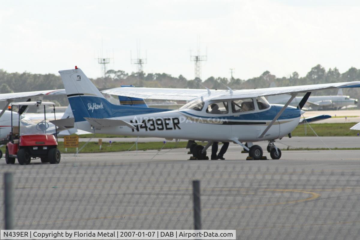 N439ER, 2001 Cessna 172S C/N 172S8935, C172