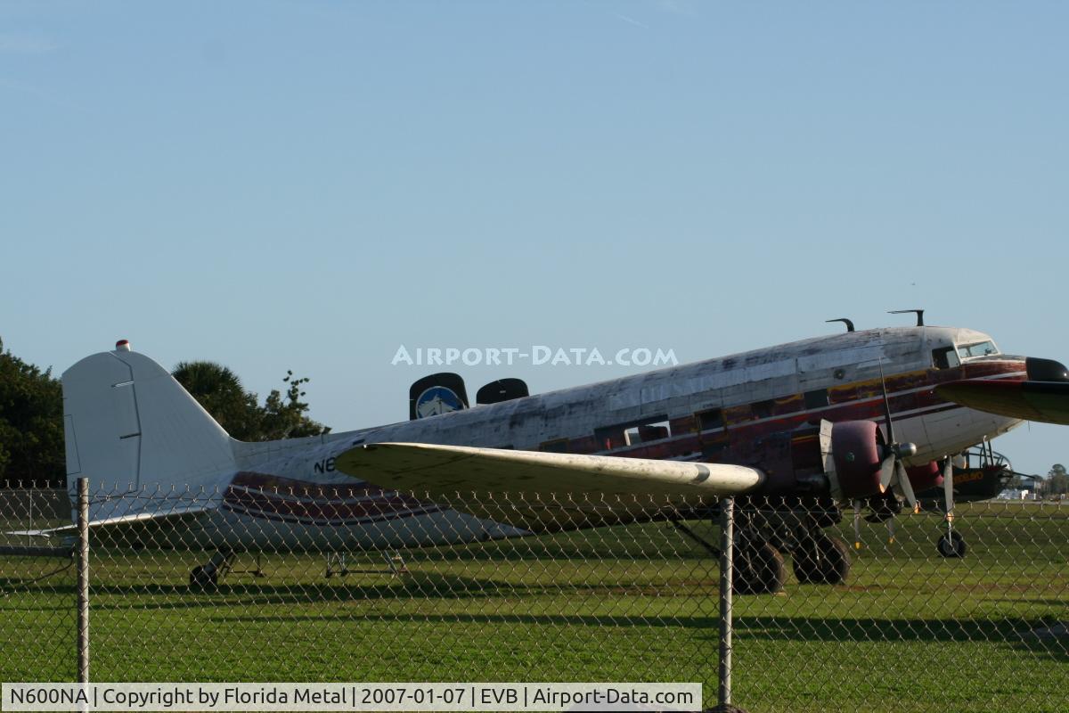 N600NA, 1940 Douglas DC-3A-228D C/N 3291, DC-3