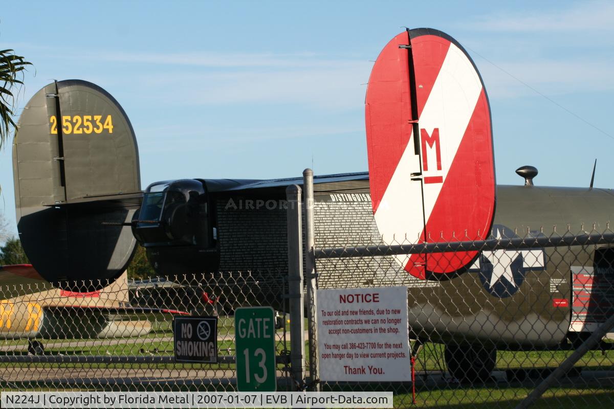 N224J, 1944 Consolidated B-24J-85-CF Liberator C/N 1347 (44-44052), Witchcraft