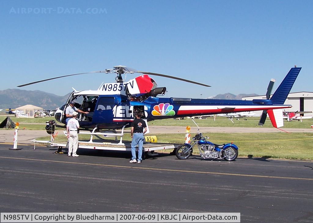 N985TV, 2003 Eurocopter AS-350B-3 Ecureuil Ecureuil C/N 3749, Denver Channel 9 News parked