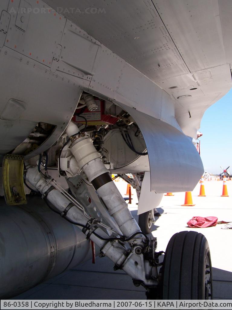 86-0358, 1986 General Dynamics F-16C Fighting Falcon C/N 5C-464, Undercarriage
