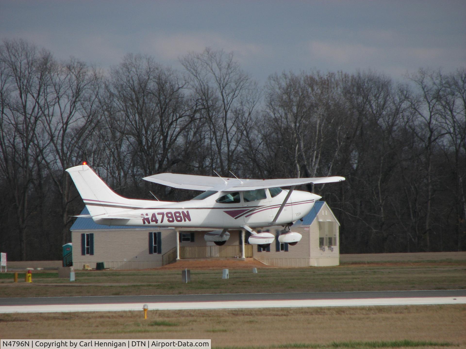 N4796N, 1979 Cessna 182Q Skylane C/N 18267374, Departing runway 14 DTN