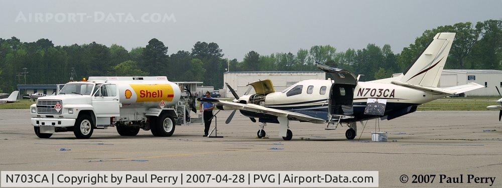 N703CA, 2003 Socata TBM-700 C/N 273, Prepping to leave, getting her tanks topped off