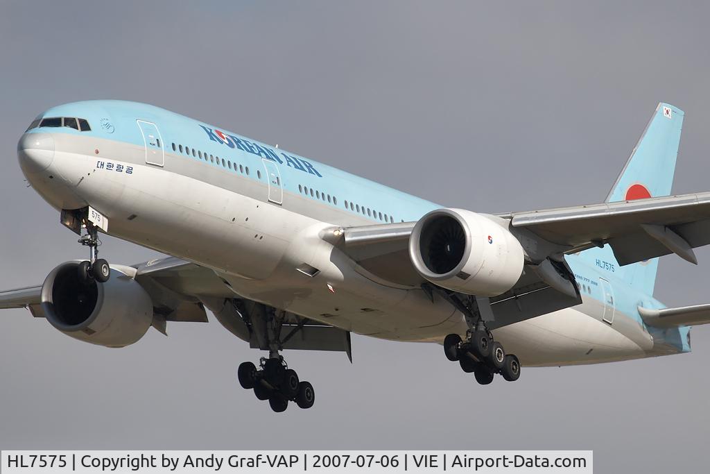 HL7575, 2000 Boeing 777-2B5/ER C/N 28445, Korean Air 777-200