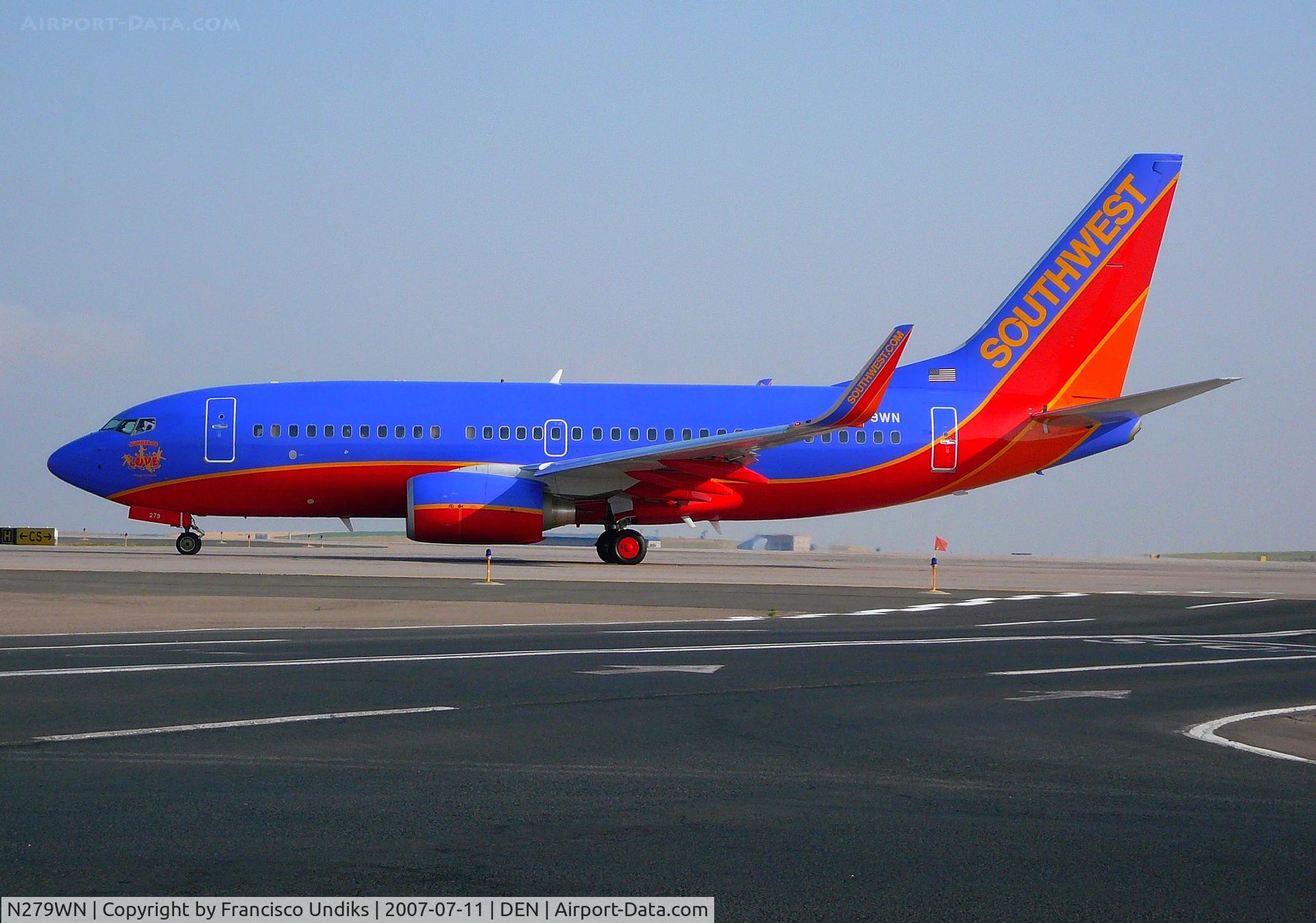 N279WN, 2007 Boeing 737-7H4 C/N 32532, Southwest Airlines 737-700 summer of Love.