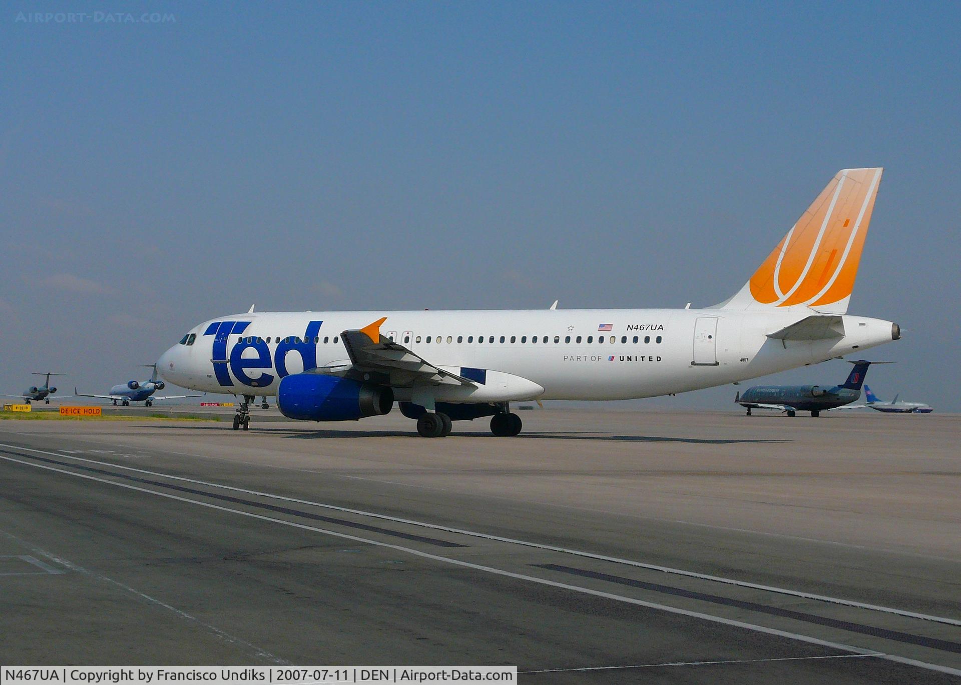 N467UA, 2000 Airbus A320-232 C/N 1359, Ted A320 turning to take its place in line.