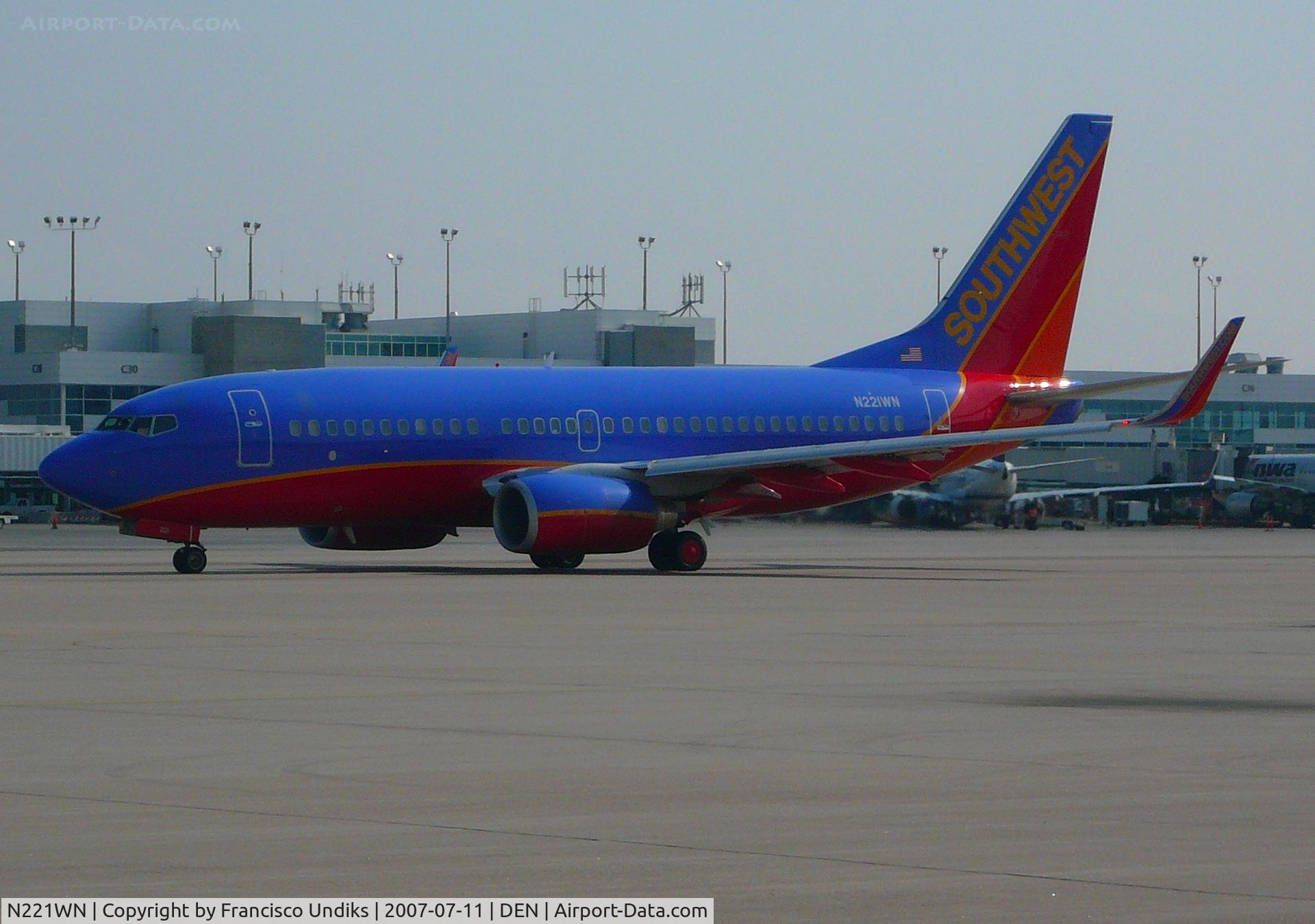 N221WN, 2005 Boeing 737-7H4 C/N 34259, Southwest Airlines 737-700.