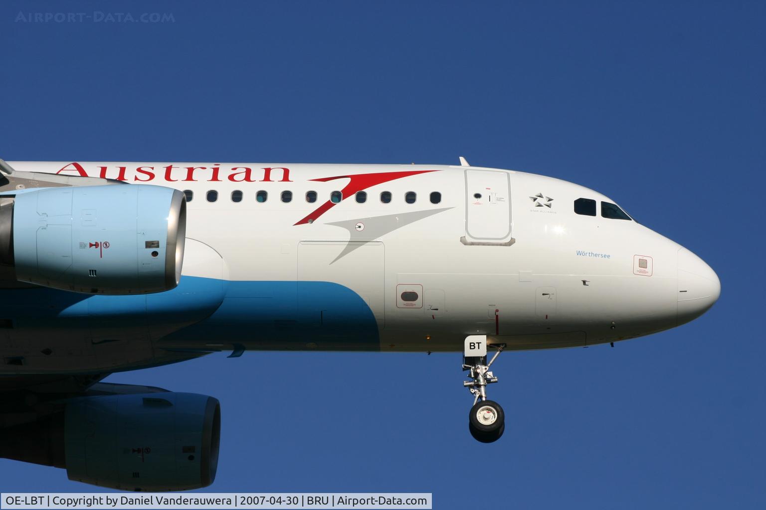 OE-LBT, 2000 Airbus A320-214 C/N 1387, new livery -  flight OS351 descending to rwy 02