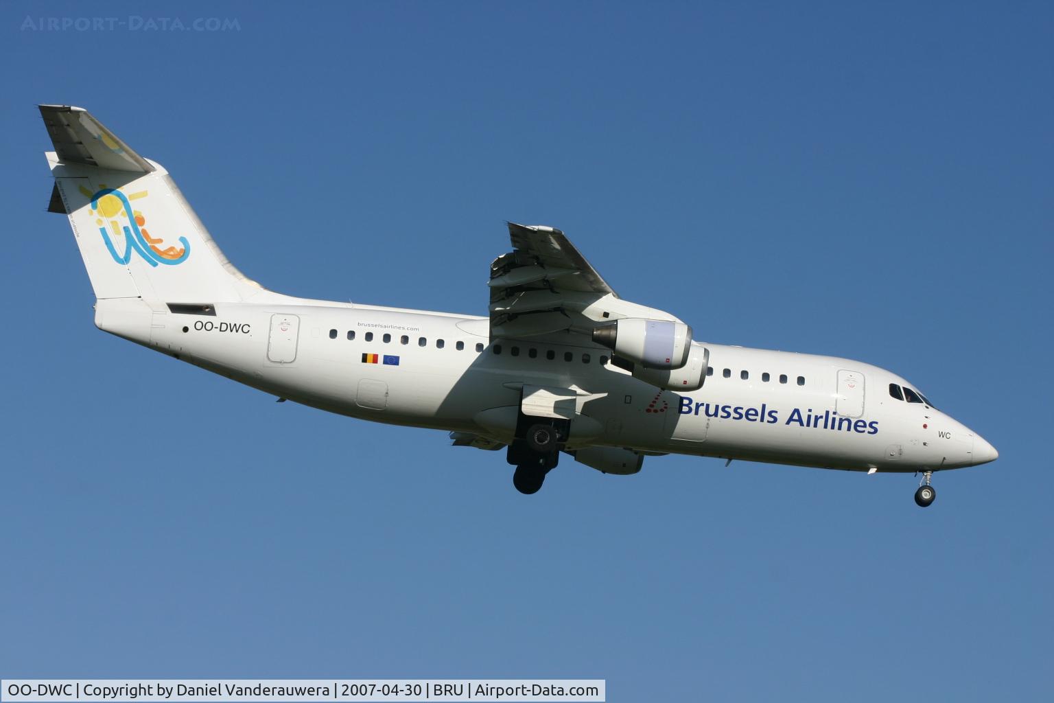 OO-DWC, 1998 British Aerospace Avro 146-RJ100 C/N E3322, flight SN3732 is descending to rwy 02