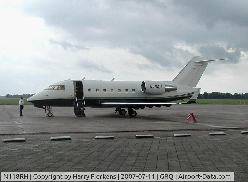 N118RH, 2001 Bombardier Challenger 604 (CL-600-2B16) C/N 5516, view from the VIP-room