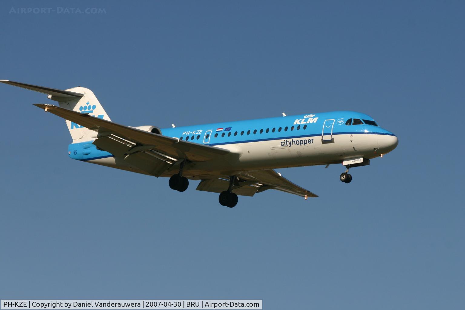 PH-KZE, 1996 Fokker 70 (F-28-0070) C/N 11576, arrival of flight KL1723 from AMS to rwy 02