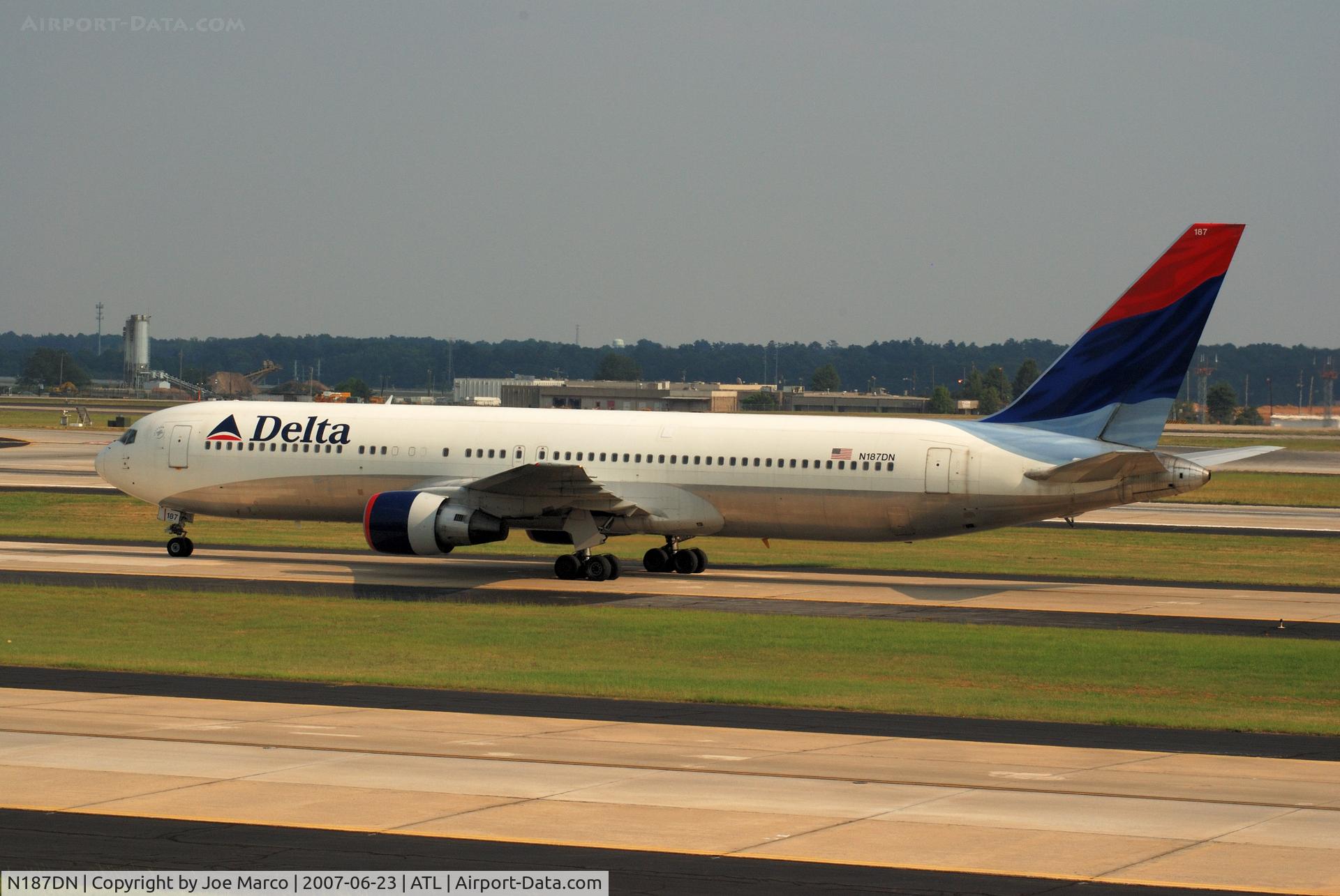 N187DN, 1996 Boeing 767-332/ER C/N 27582, @ATL