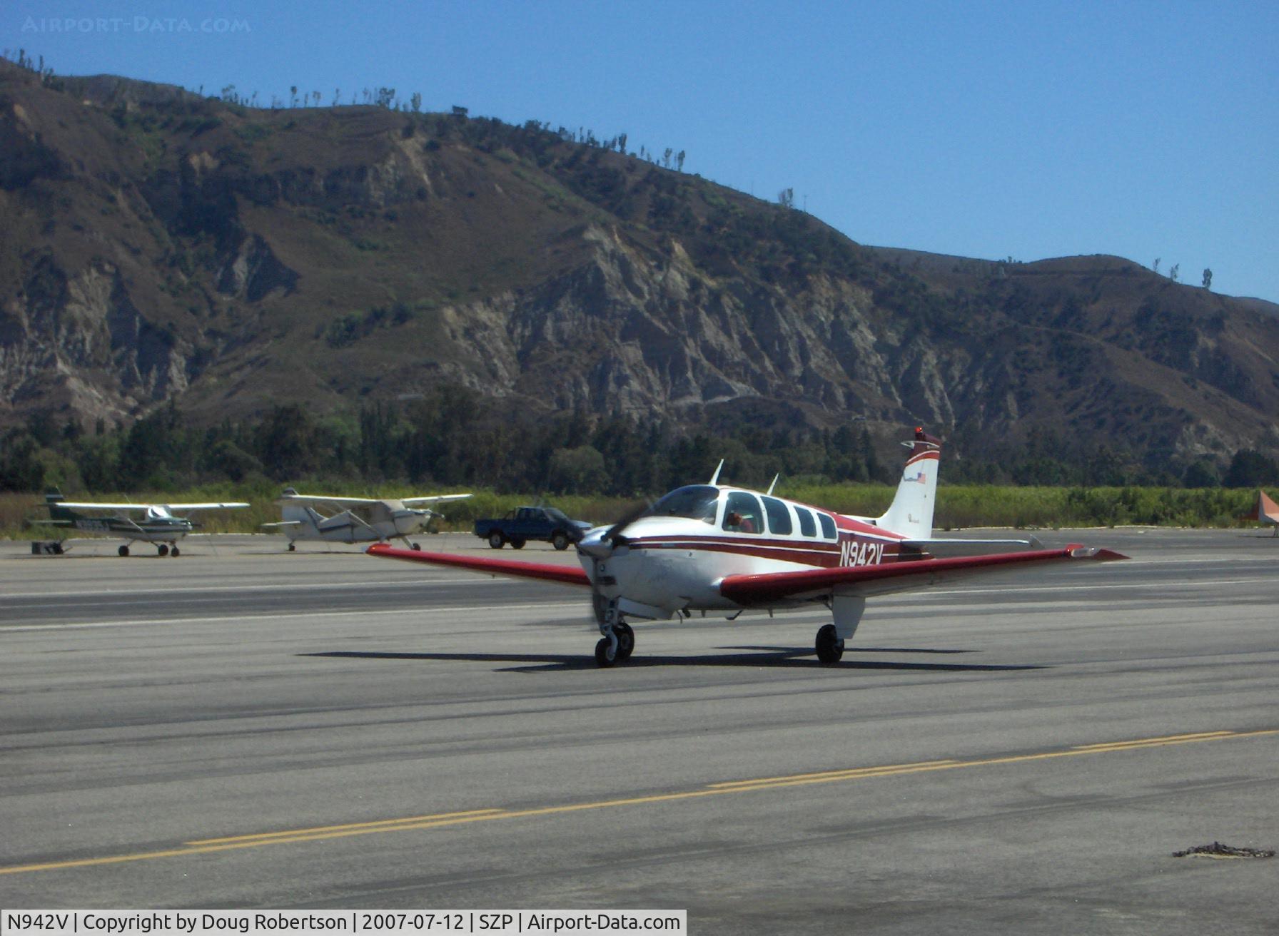 N942V, 1975 Beech A36 Bonanza 36 C/N E-715, 1975 Beech A36, Continental IO-520-BA 285 Hp, taxi to Rwy 22 after landing