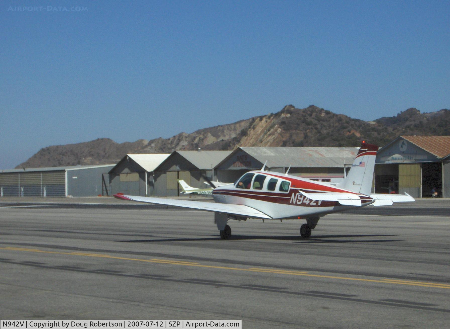 N942V, 1975 Beech A36 Bonanza 36 C/N E-715, 1975 Beech A36, Continental IO-520-BA 285 Hp, taxi to Rwy 22 after landing