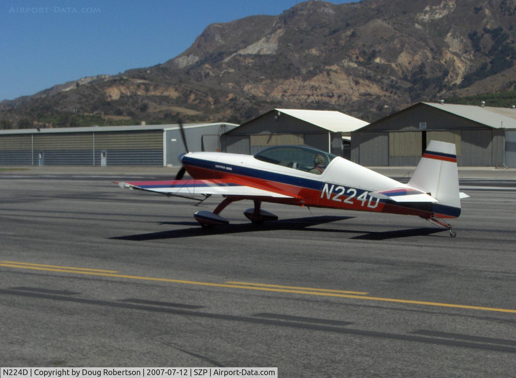 N224D, 1996 Extra EA-300/L C/N 028, 1996 Extra Flugzeugbau Gmbh EA 300L AKROBAT, Lycoming AEIO-540-L1B5 300 Hp, taxi to Rwy 22