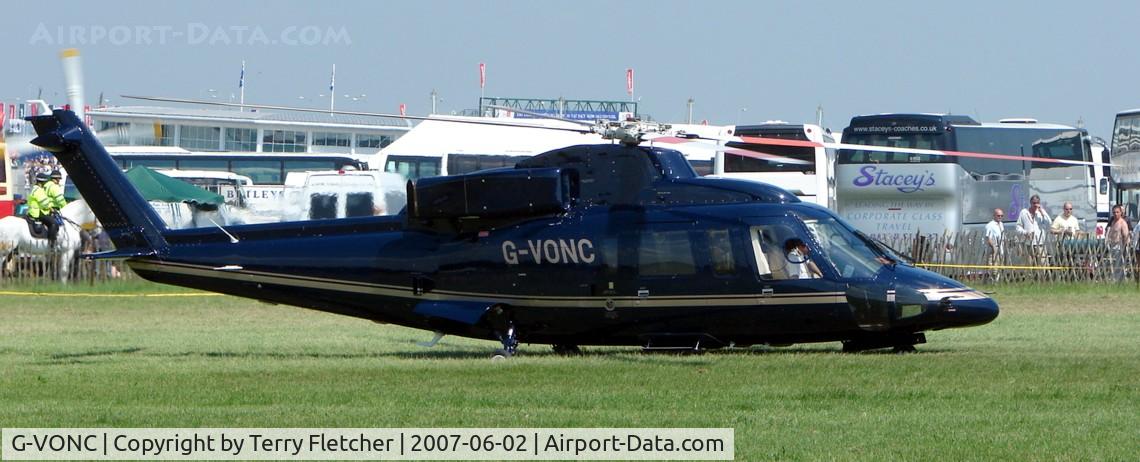 G-VONC, 1989 Sikorsky S-76B C/N 760354, Sikorsky S-76B Spirit on Epsom Downs