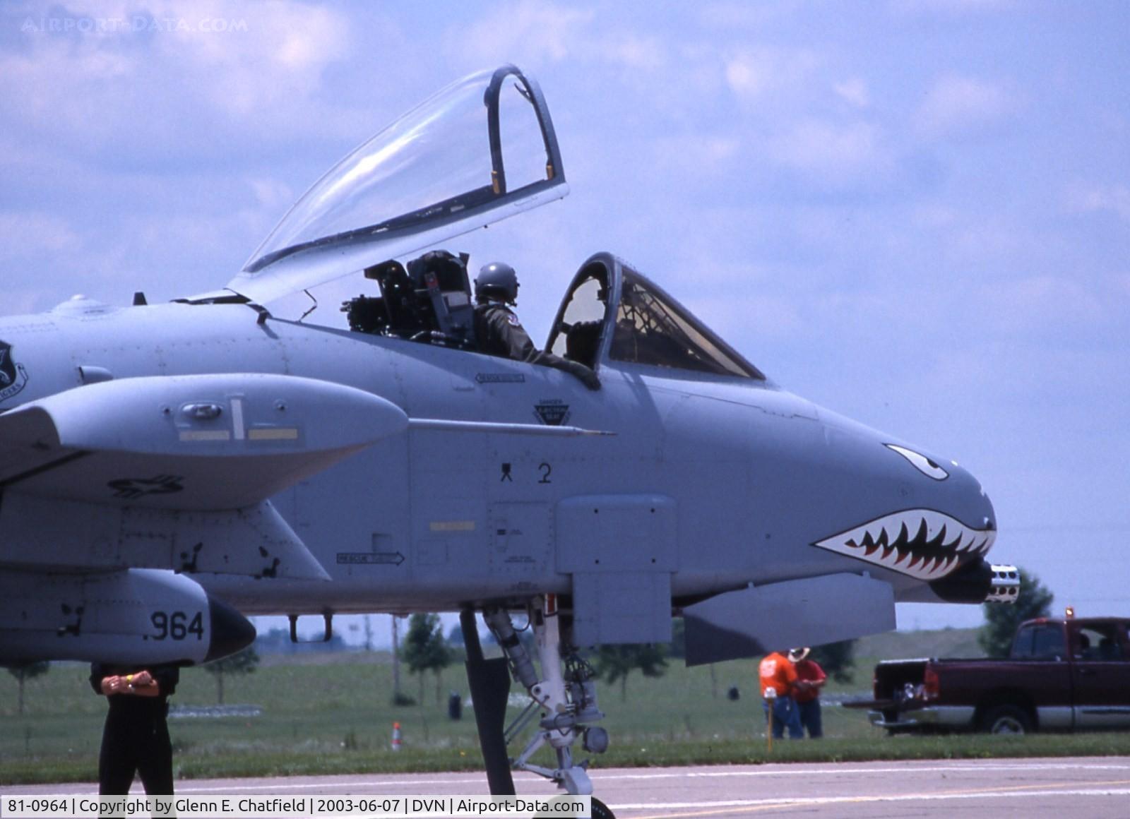 81-0964, 1981 Fairchild Republic A-10A Thunderbolt II C/N A10-0659, A-10A taxiing out for aerial performance at the Quad Cities Air Show