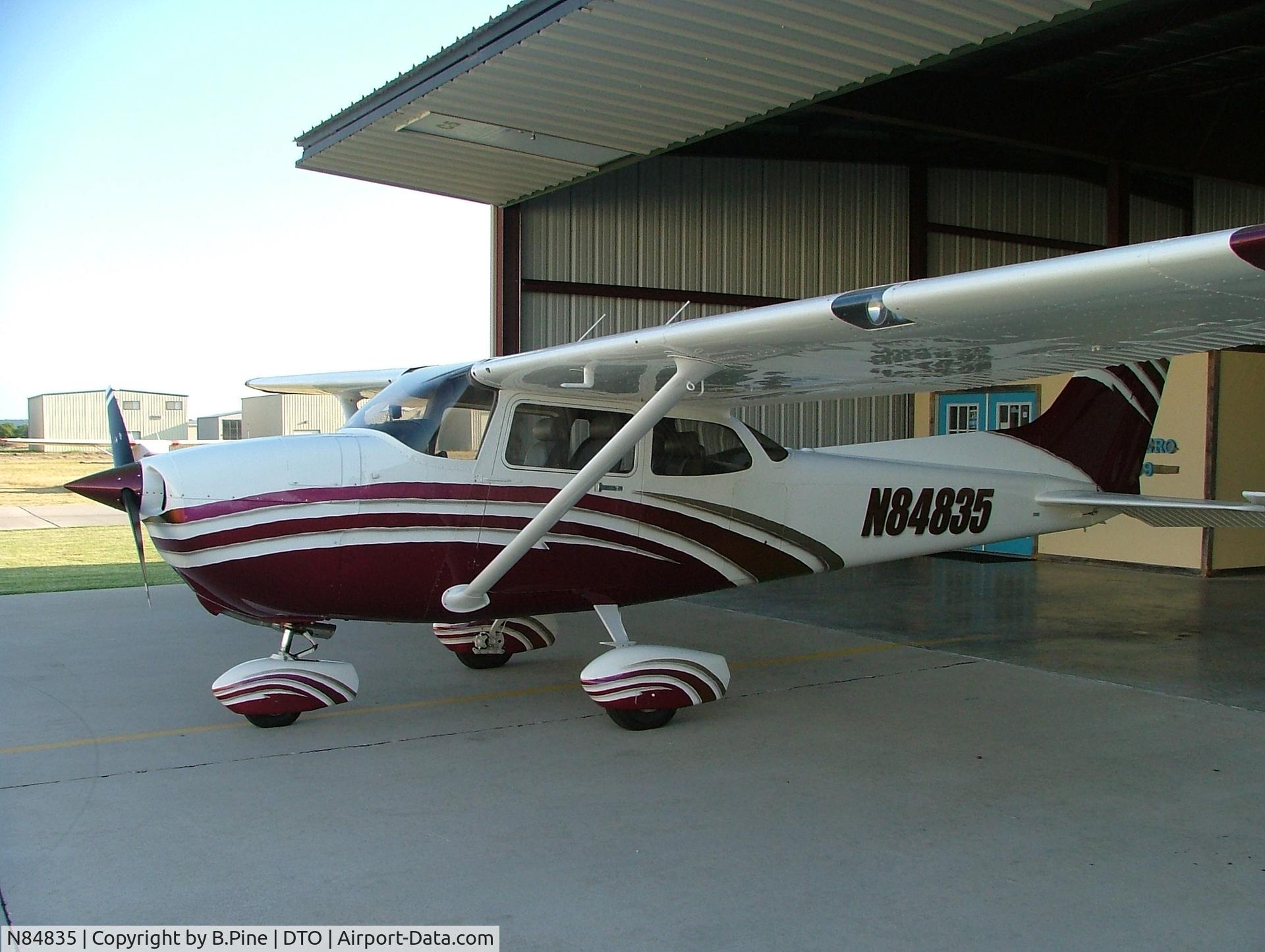 N84835, 1969 Cessna 172K Skyhawk C/N 17258635, Aircraft at Denton, TX