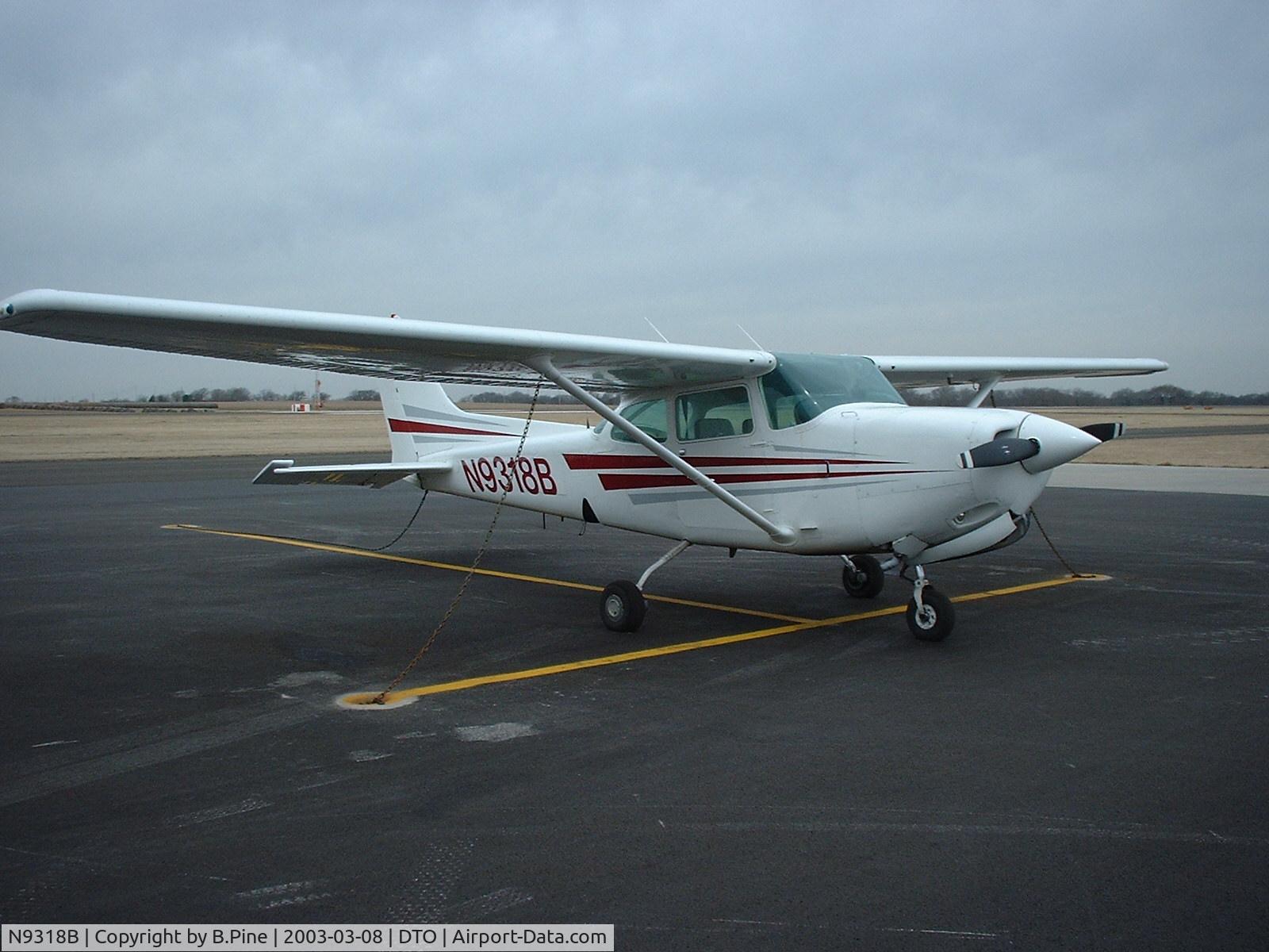 N9318B, 1980 Cessna 172RG Cutlass RG C/N 172RG0790, Aircraft at Denton Airport