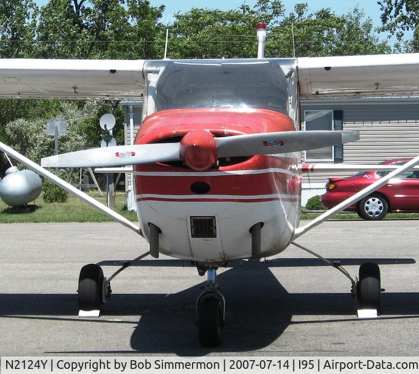 N2124Y, 1962 Cessna 172D C/N 17249624, On the ramp at Hardin County (Kenton, OH)