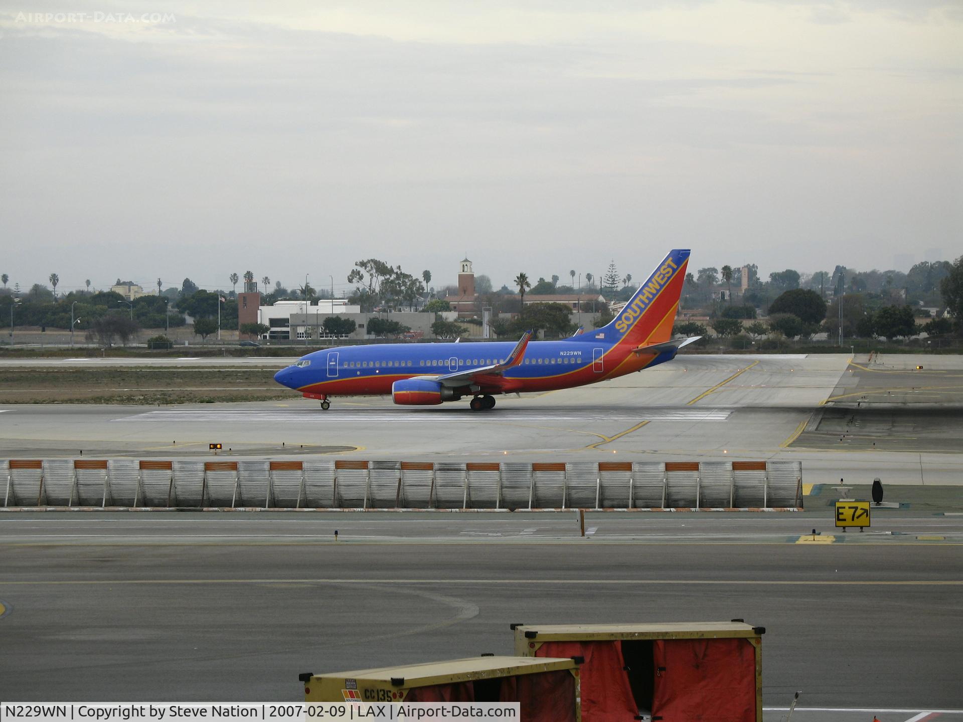 N229WN, 2006 Boeing 737-7H4 C/N 32498, Southwest 737-7H4 in new colors rolling @ LAX