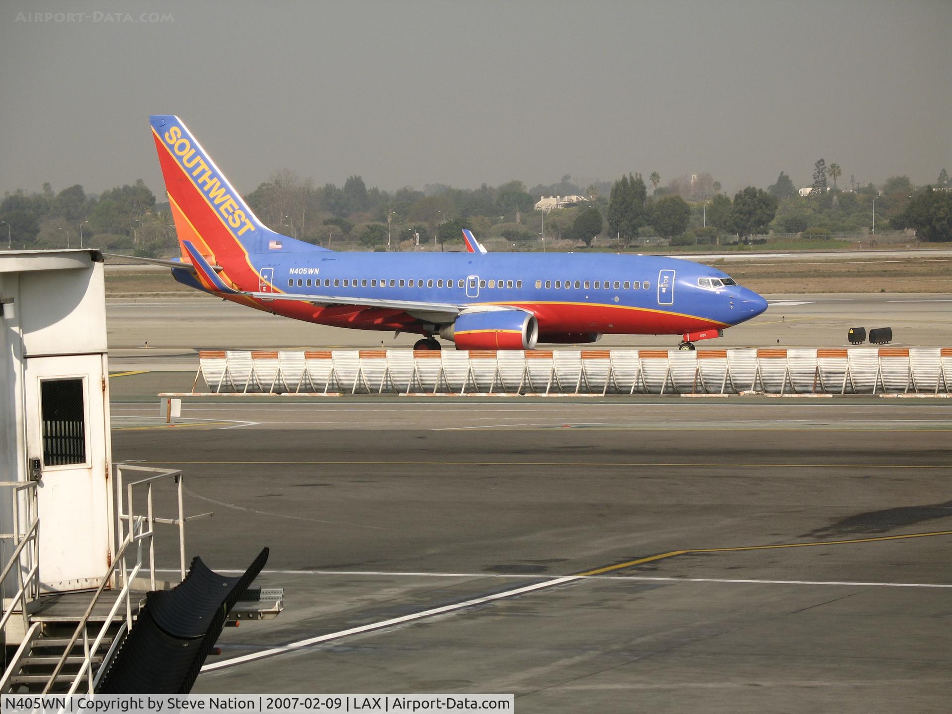 N405WN, 2001 Boeing 737-7H4 C/N 27893, Southwest 737-7H4 in new colors taxying @ LAX