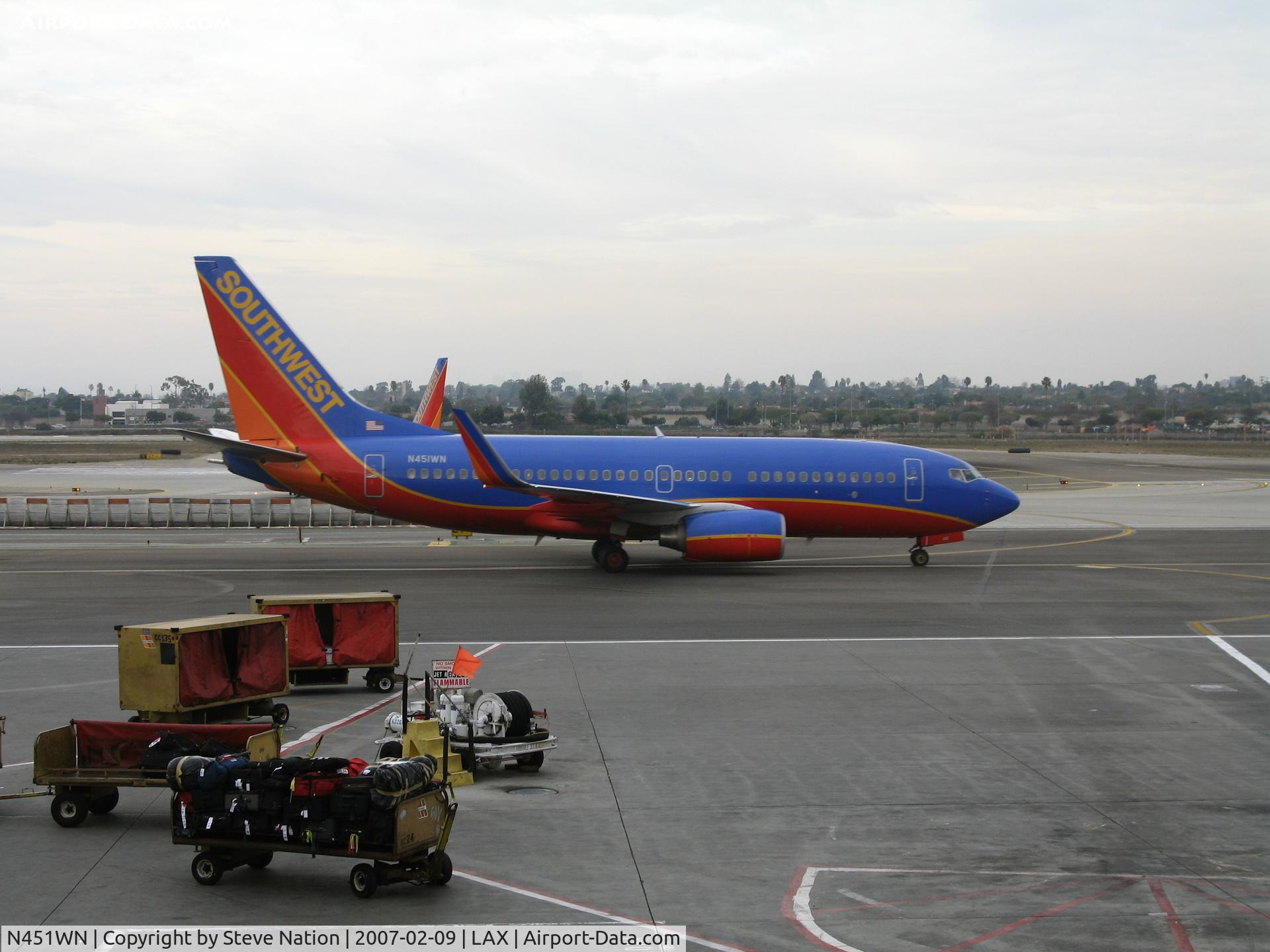 N451WN, 2004 Boeing 737-7H4 C/N 32495, Southwest 737-7H4 in new colors taxying @ LAX