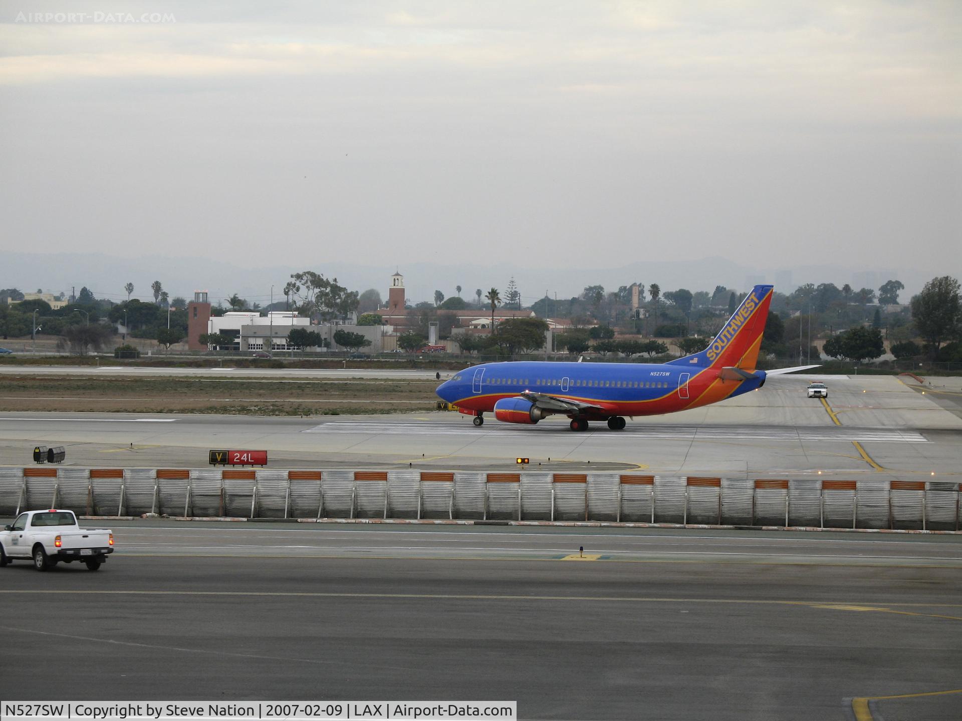 N527SW, 1992 Boeing 737-5H4 C/N 26569, Southwest 737-5H4 in new colors taxying out @ LAX