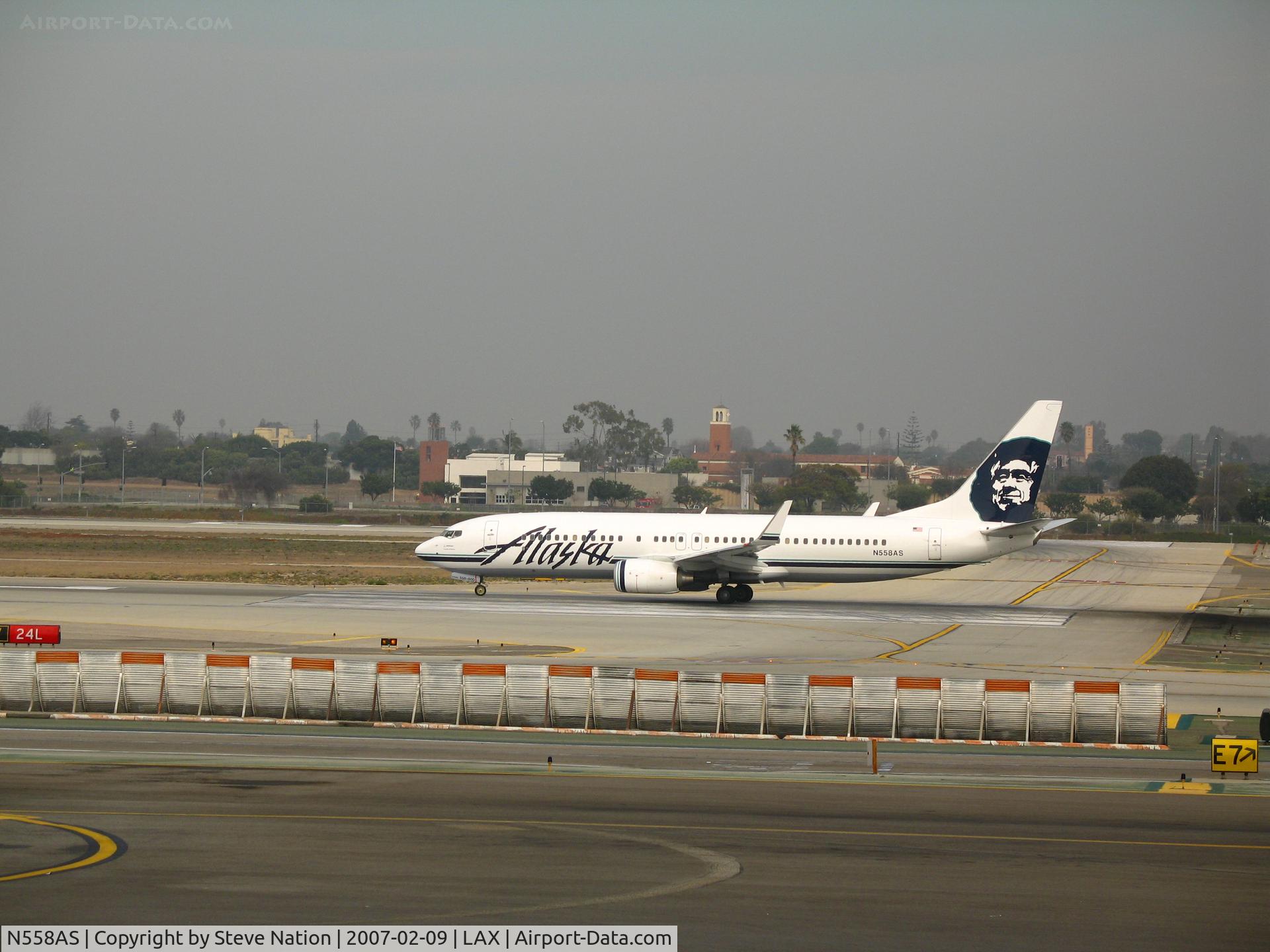 N558AS, 2006 Boeing 737-890 C/N 35177, Alaska 737-890 rolling @ LAX