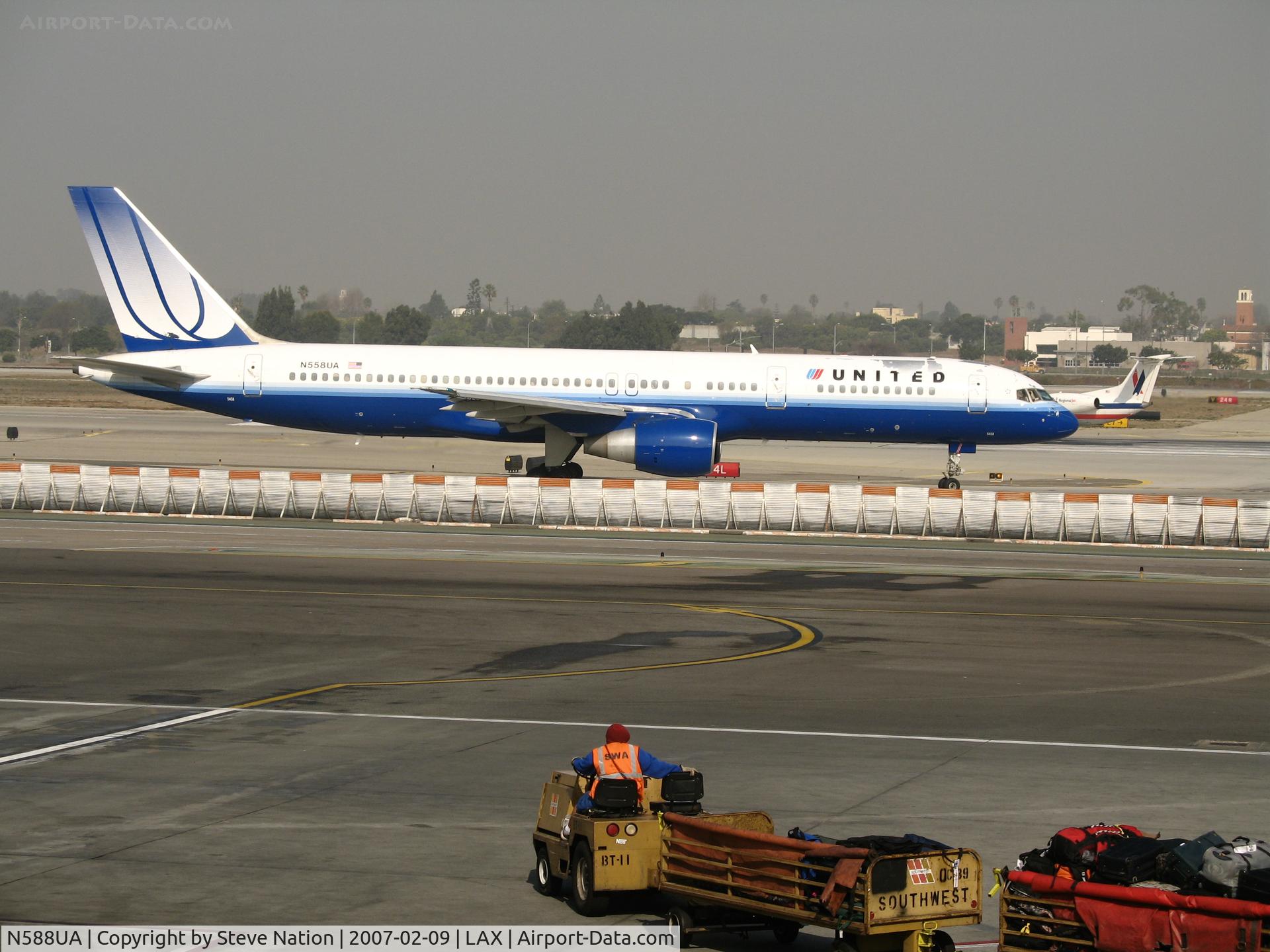 N588UA, 1993 Boeing 757-222 C/N 26717, United 757-222 taxying @ LAX