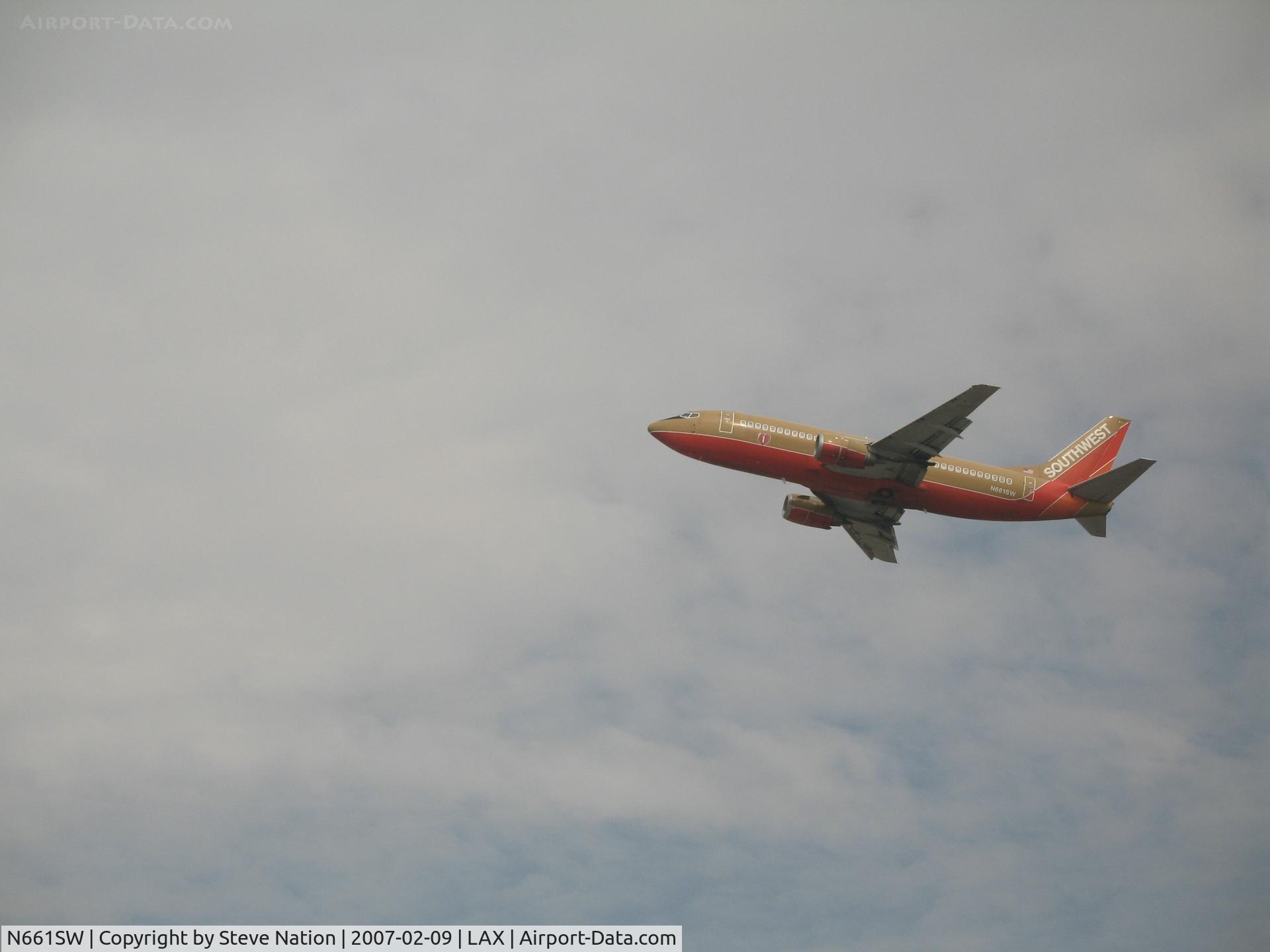 N661SW, 1985 Boeing 737-317 C/N 23173, Southwest 737-317 in old colors executing 