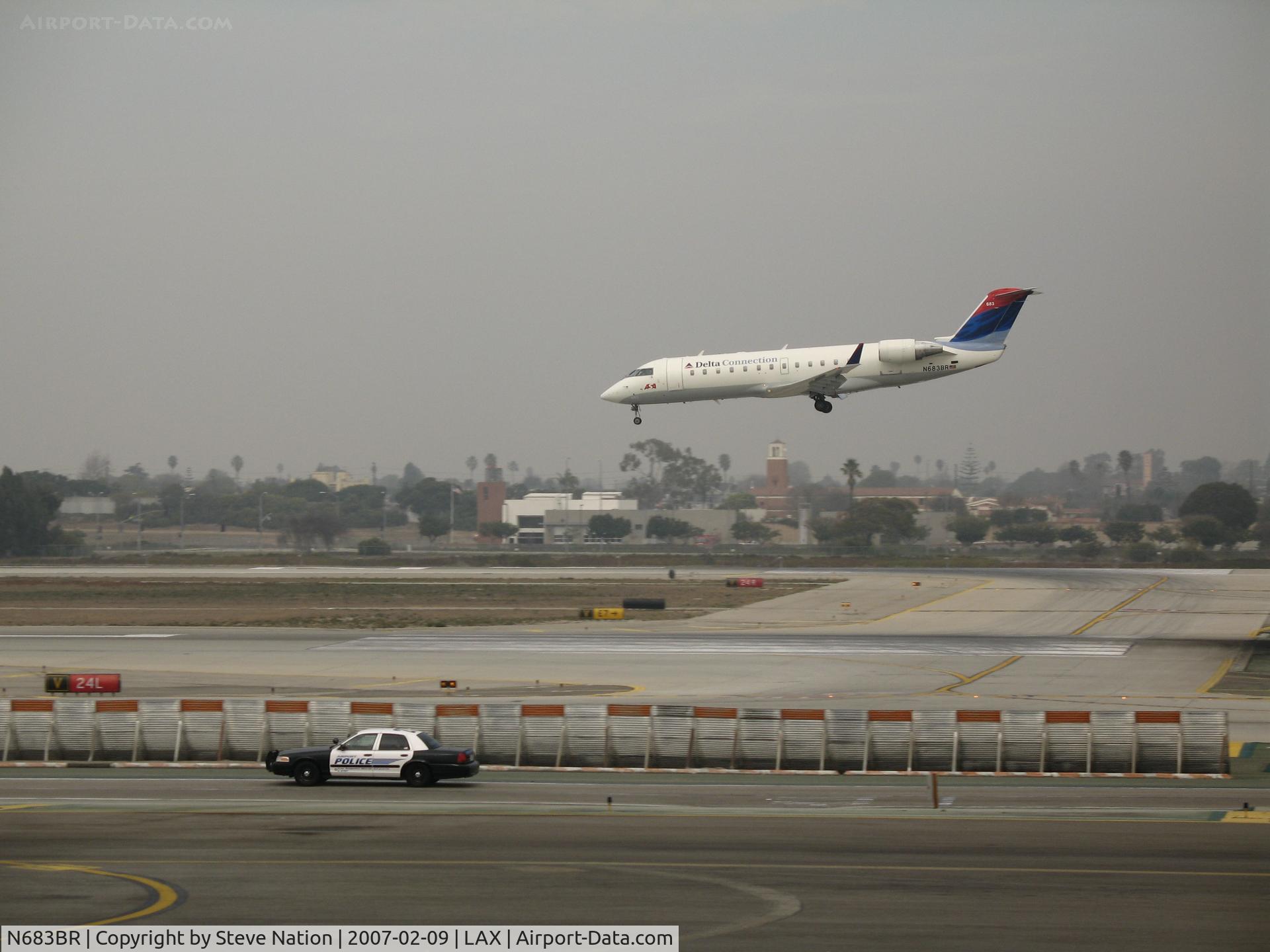 N683BR, 2002 Bombardier CRJ-200ER (CL-600-2B19) C/N 7692, Delta Connection CL-600-2B19 on final approach @ LAX