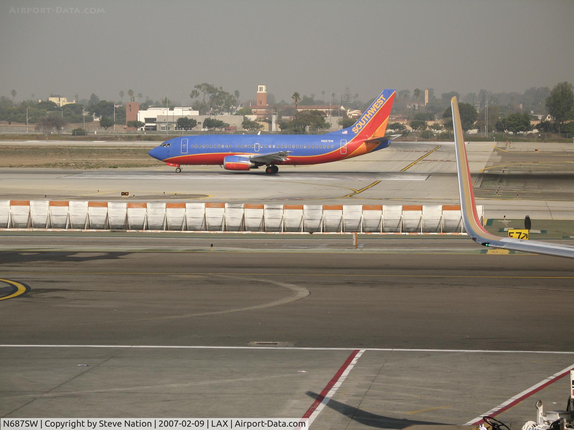 N687SW, 1986 Boeing 737-3Q8 C/N 23388, Southwest 737-3Q8 in new colors rolling @ LAX