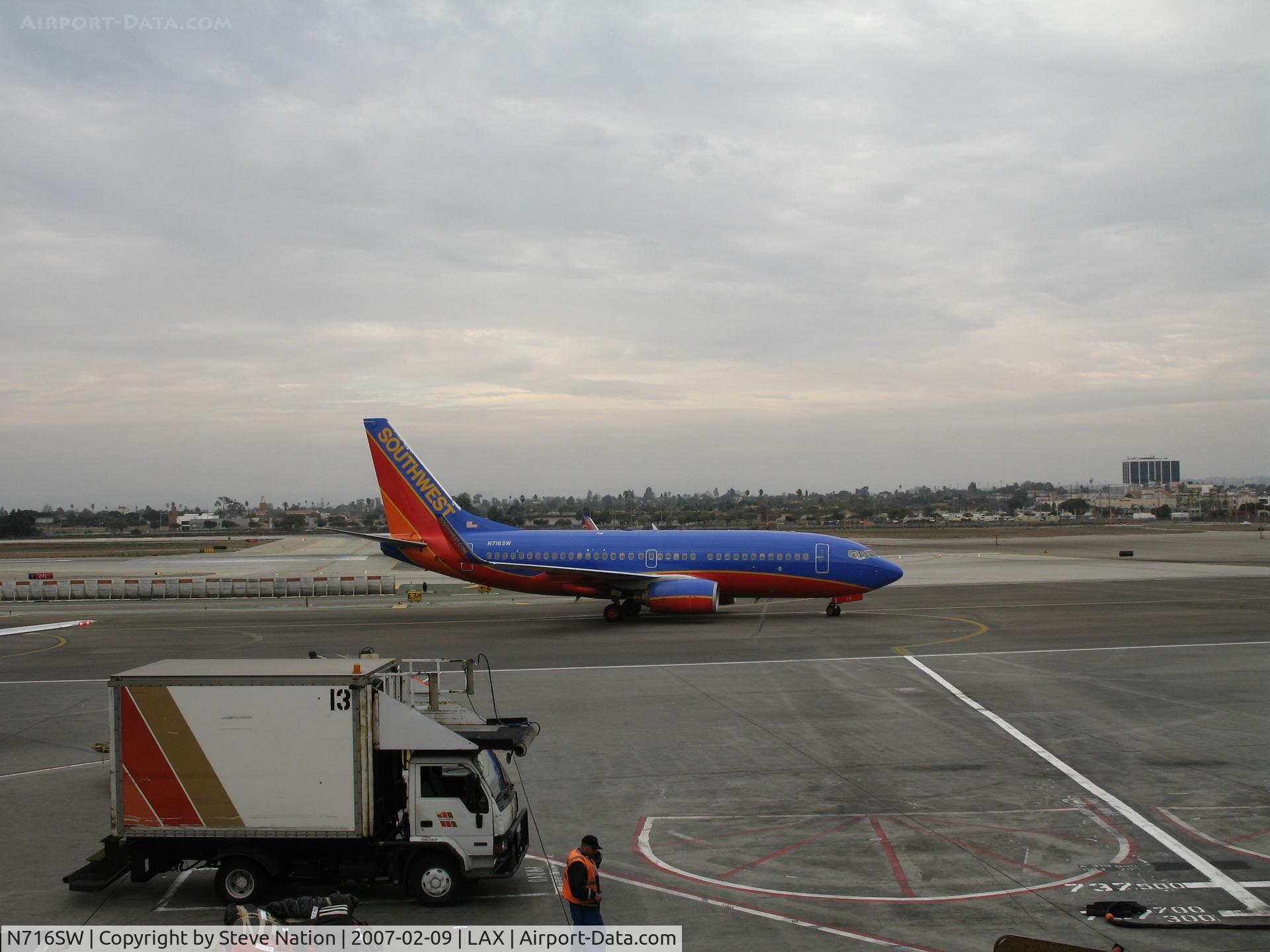 N716SW, 1998 Boeing 737-7H4 C/N 27850, Southwest 737-7H4 in new colors taxying in to gate @ LAX