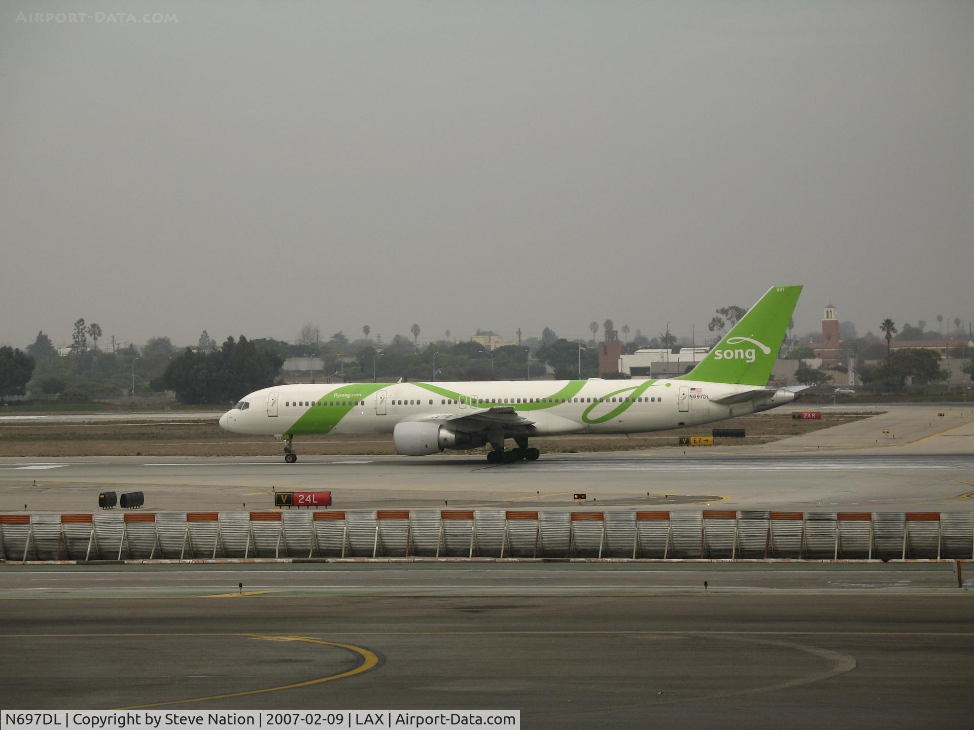 N697DL, 1999 Boeing 757-232 C/N 30318, Song 757-232 rolling @ LAX