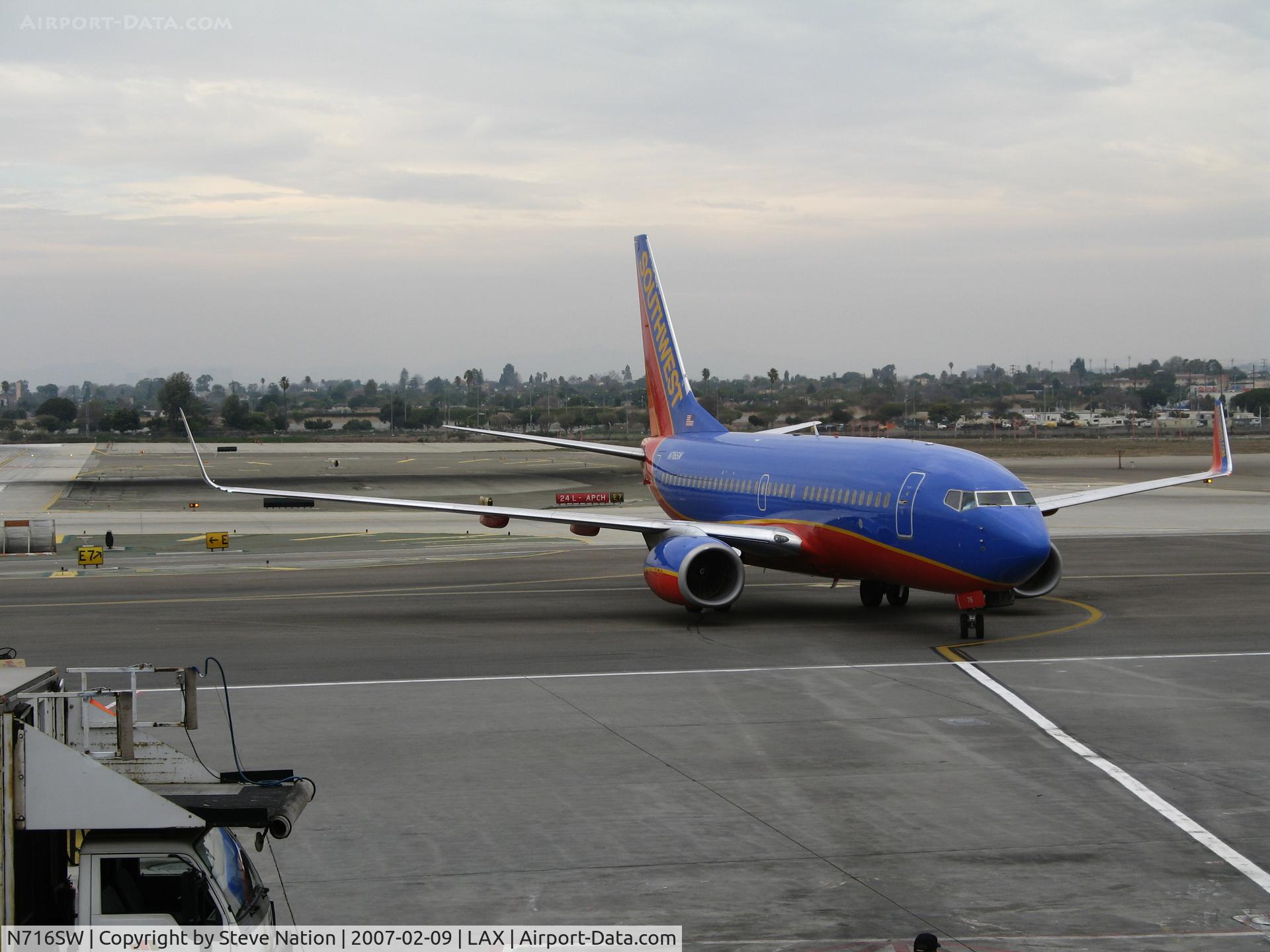 N716SW, 1998 Boeing 737-7H4 C/N 27850, Southwest 737-7H4 in new colors taxying in to gate @ LAX